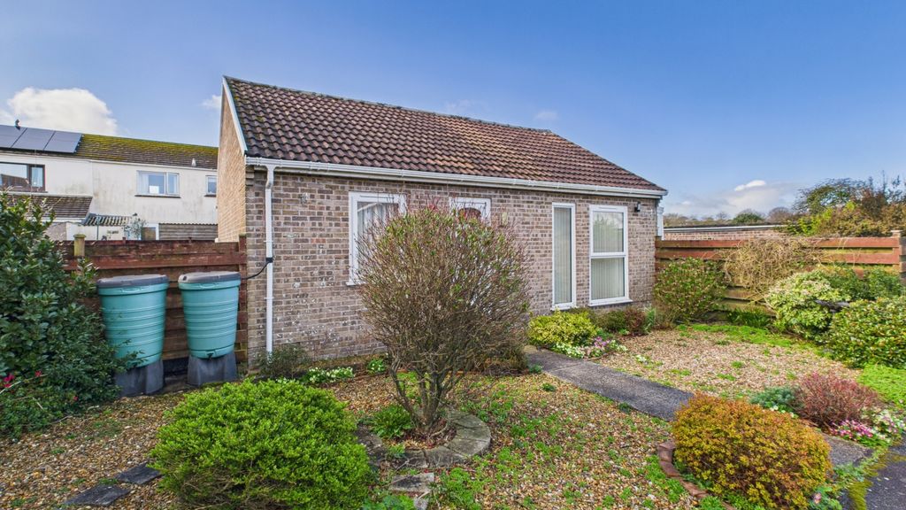Property photo 1 of 10 2 Bedroom Bungalow For Sale