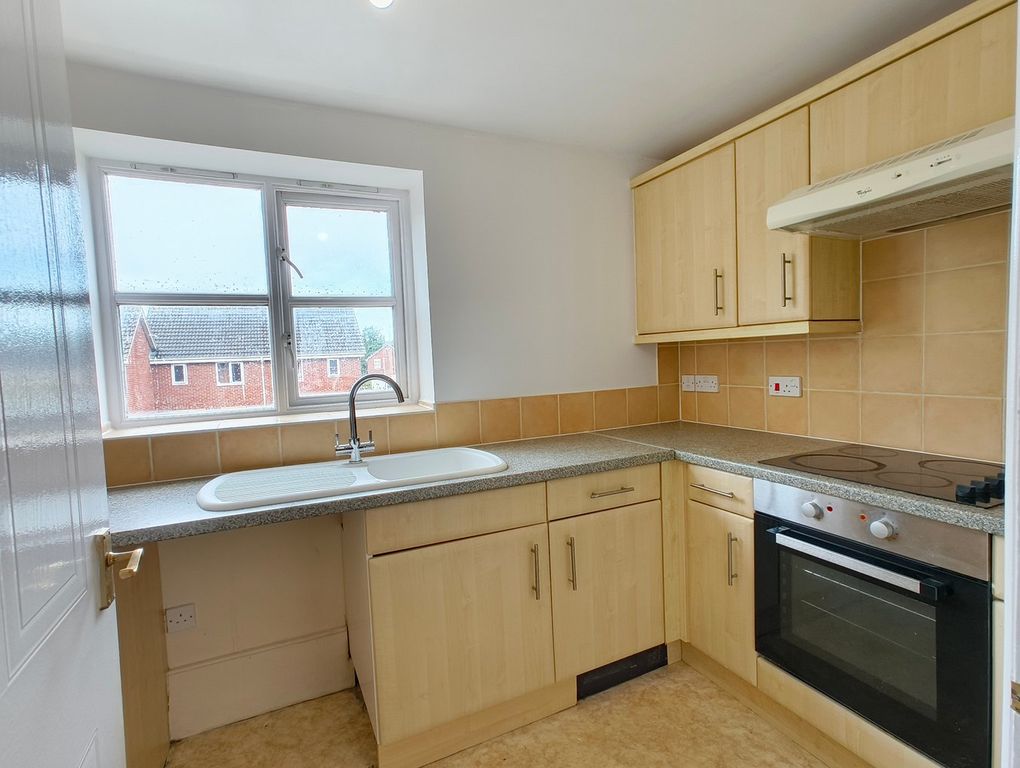 Property photo 3 of 7 Kitchen