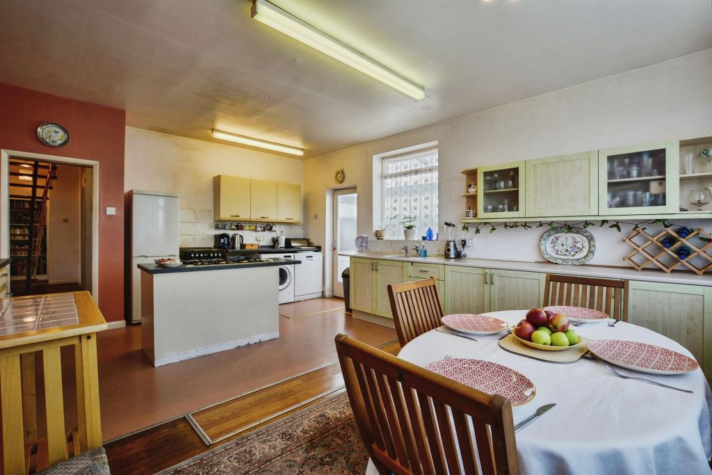 Property photo 3 of 17