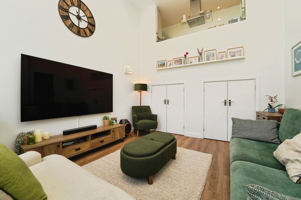 Property photo 3 of 25 Pbox-Img.Jpg