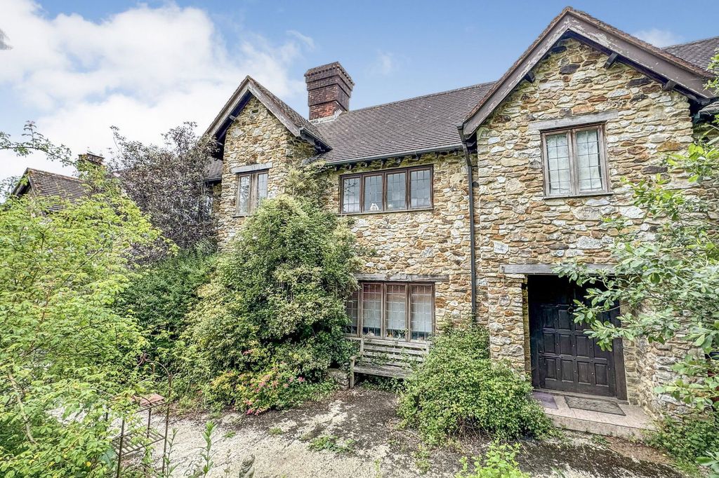 Property photo 2 of 12
