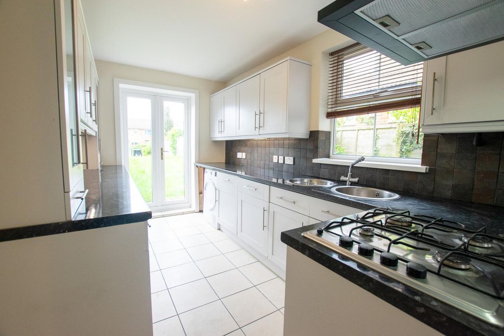 Property photo 3 of 15 Kitchen