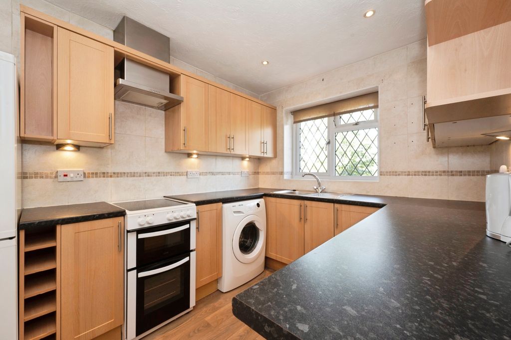 Property photo 2 of 21
