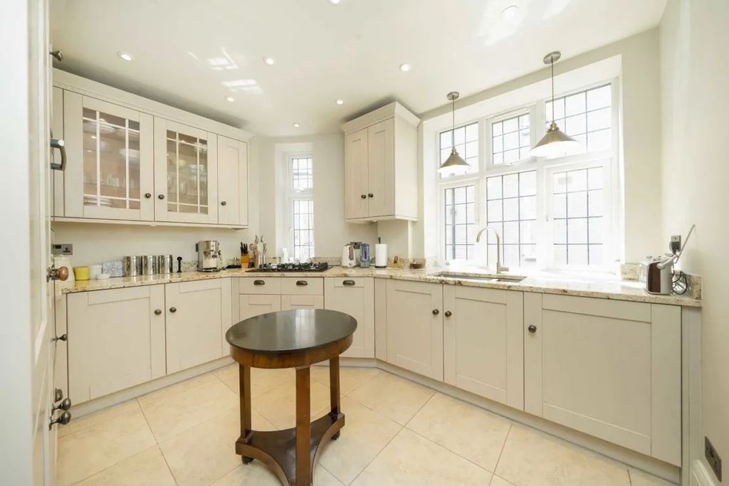 Property photo 2 of 5 Photo 3