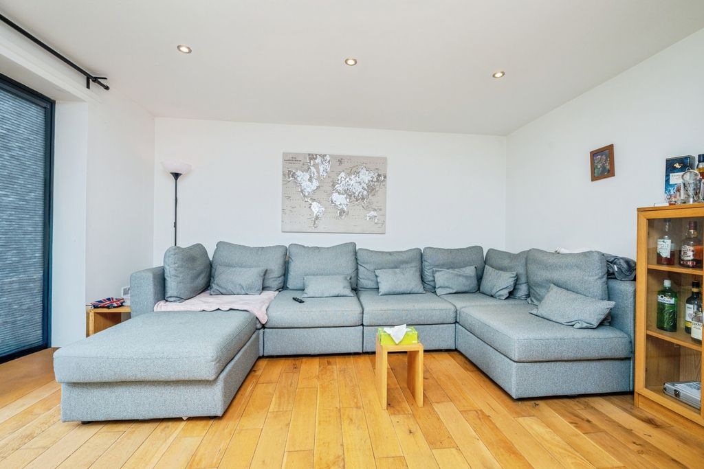 Property photo 2 of 18 Living Room