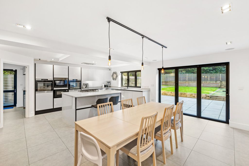 Property photo 3 of 41