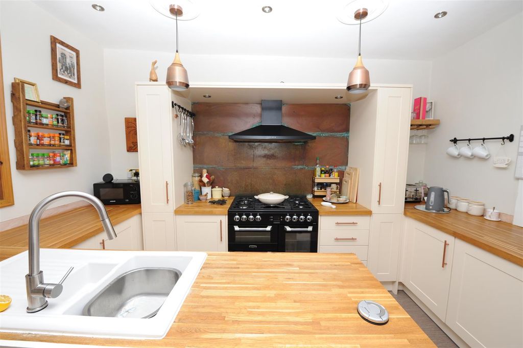 Property photo 3 of 27