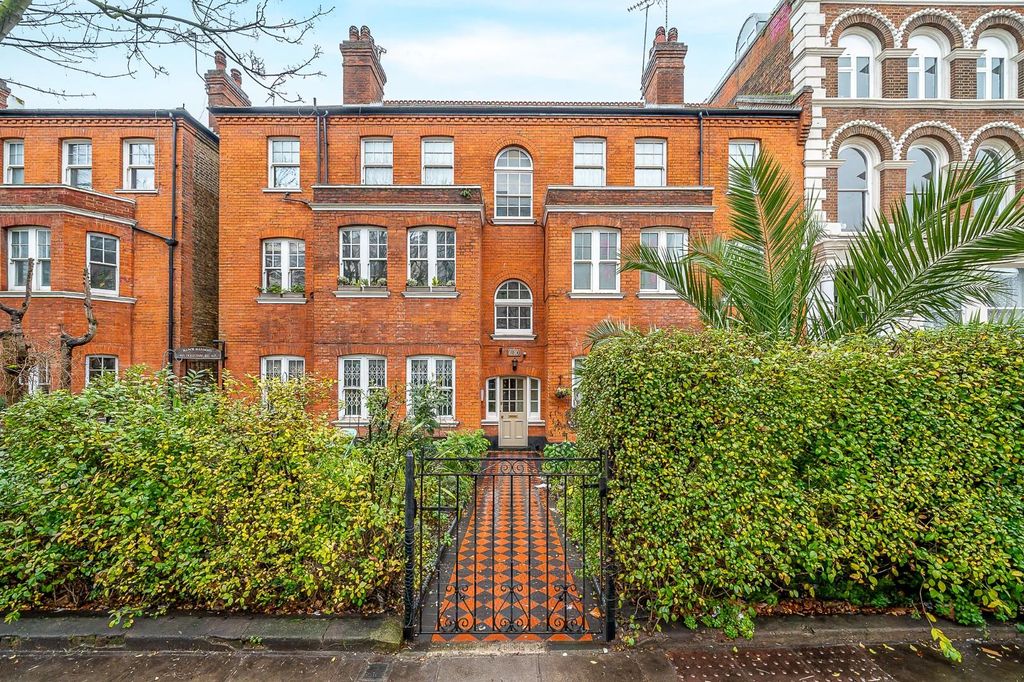 Property photo 1 of 13 Entrance