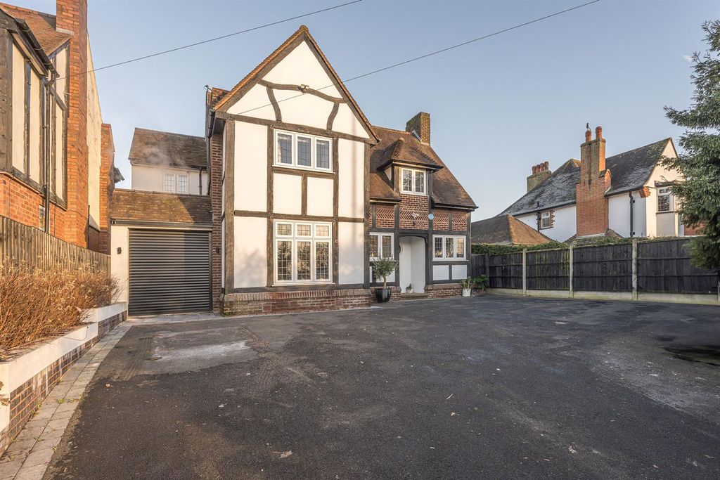 Property photo 1 of 40