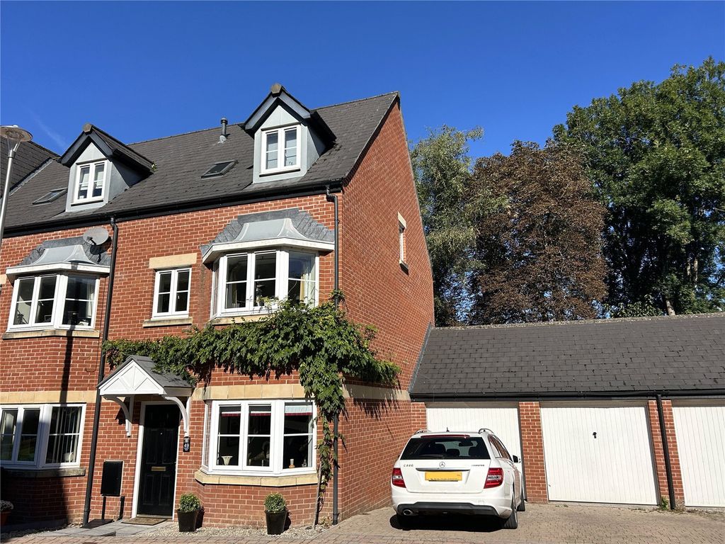 Property photo 1 of 15 49 Popham Close