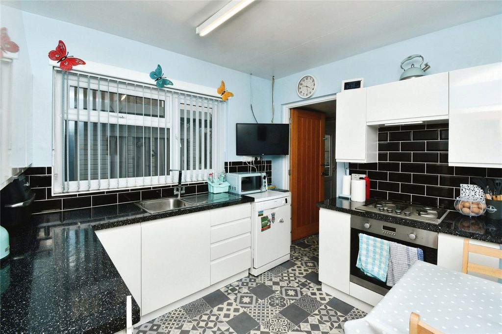 Property photo 3 of 17 Picture No. 14