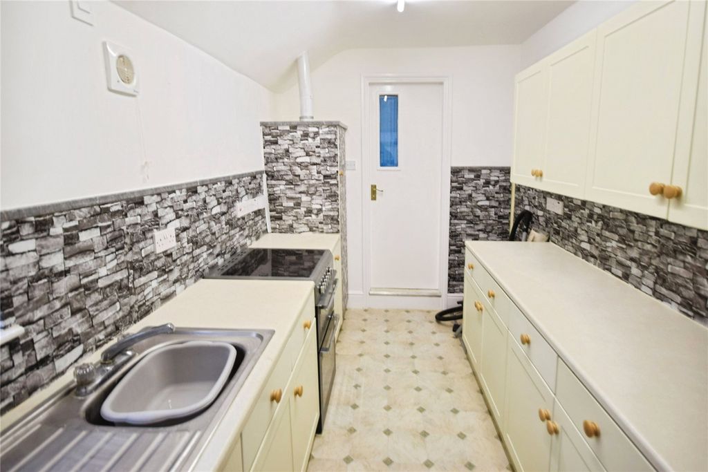 Property photo 3 of 26 Flat 2 Kitchen