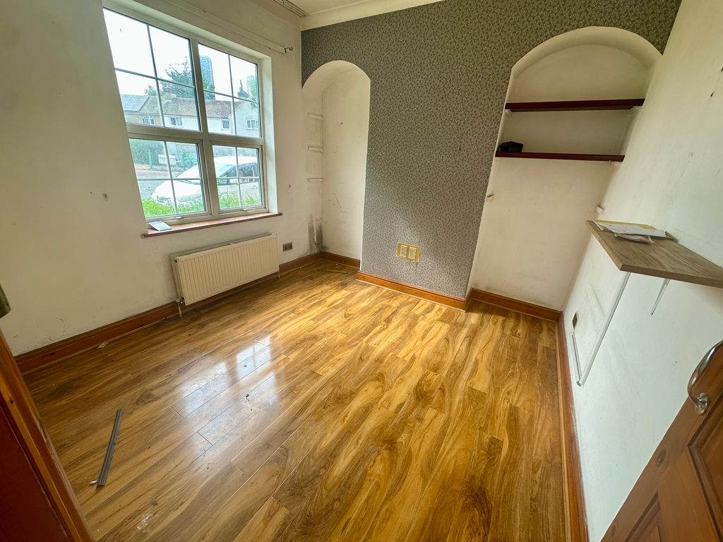 Property photo 3 of 9 1 Bedroom