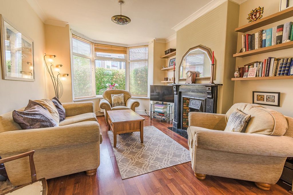 Property photo 2 of 22 Living Room