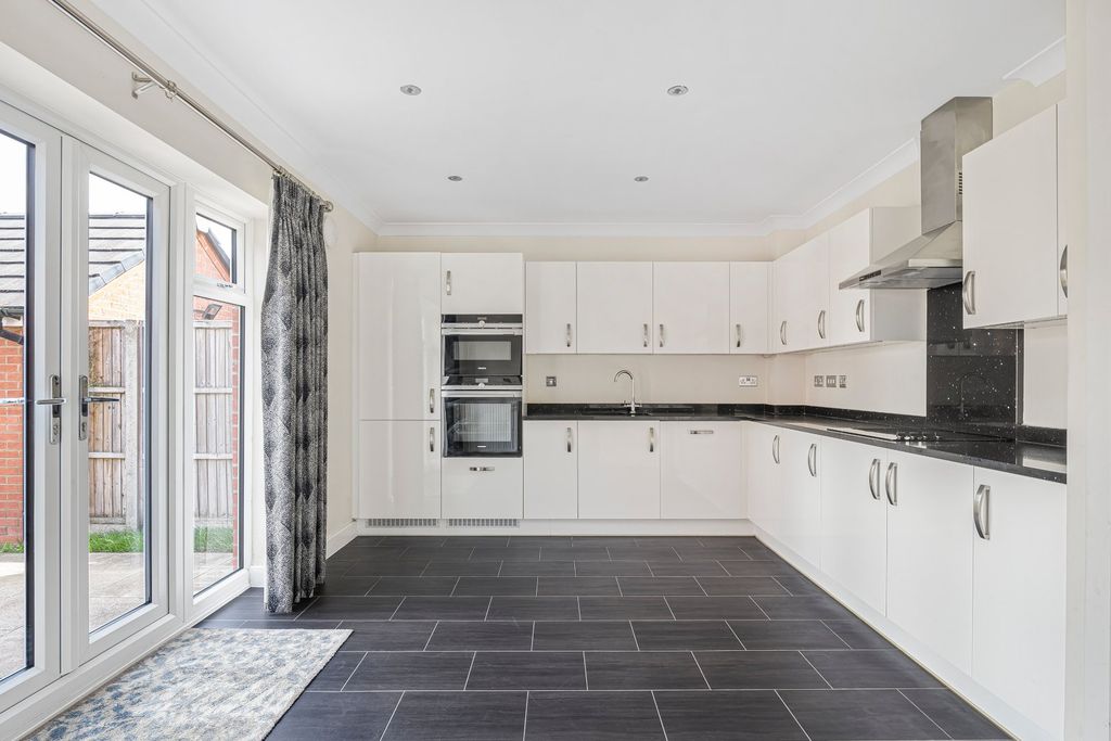 Property photo 2 of 13 Kitchen Dining Room