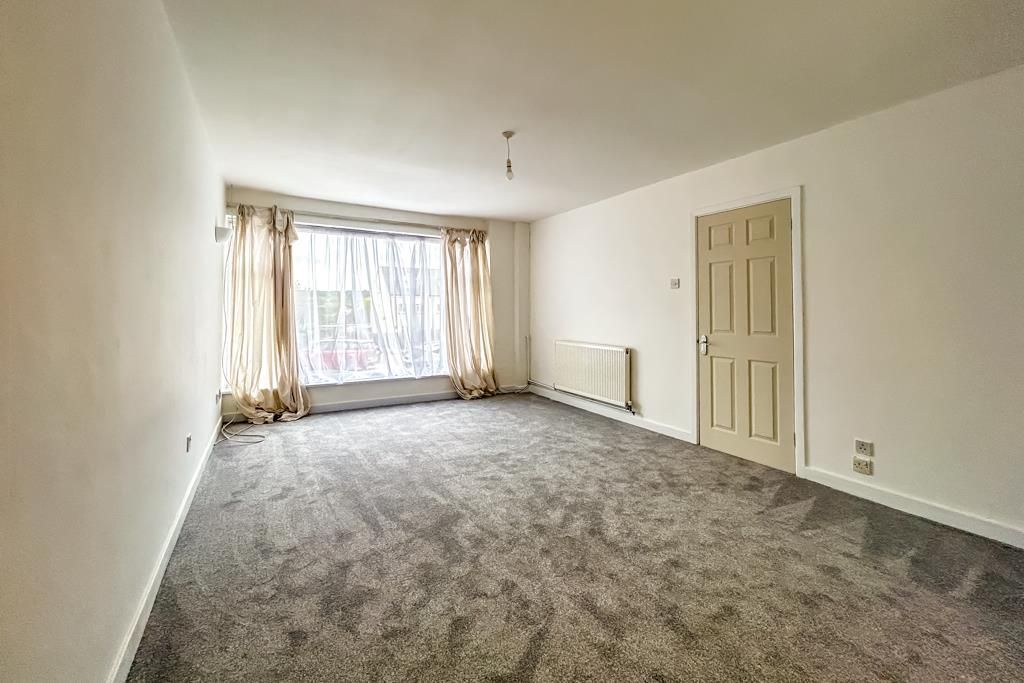 Property photo 2 of 19 Lounge