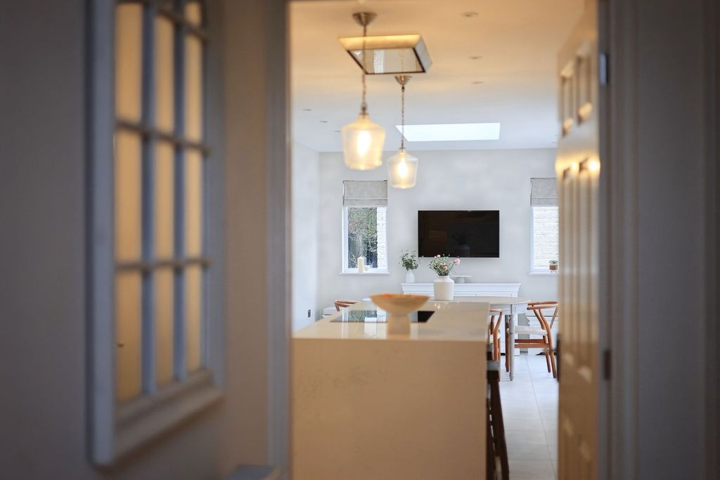 Property photo 3 of 25