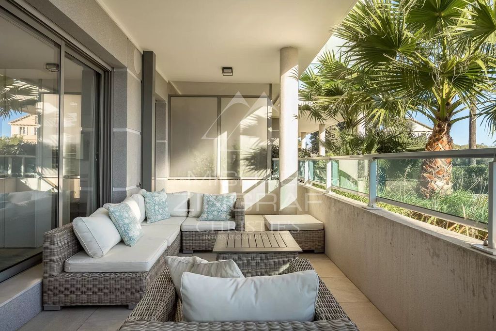 Property photo 1 of 8 Apartment In A Recent Residence In Cap D'antibes