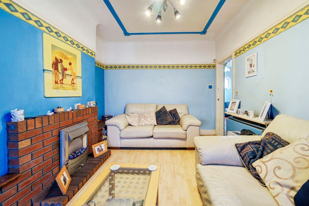 Property photo 3 of 17