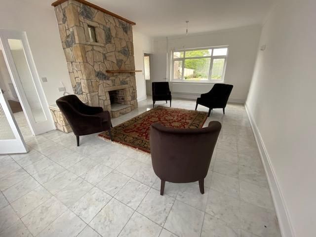 Property photo 2 of 23 Lounge