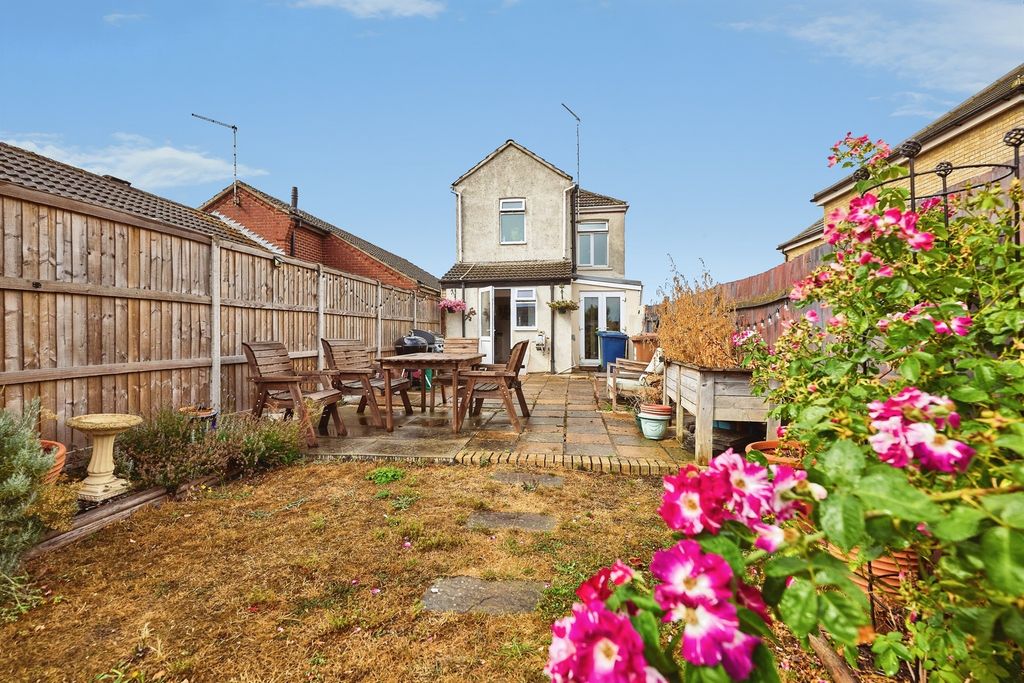 Property photo 2 of 12