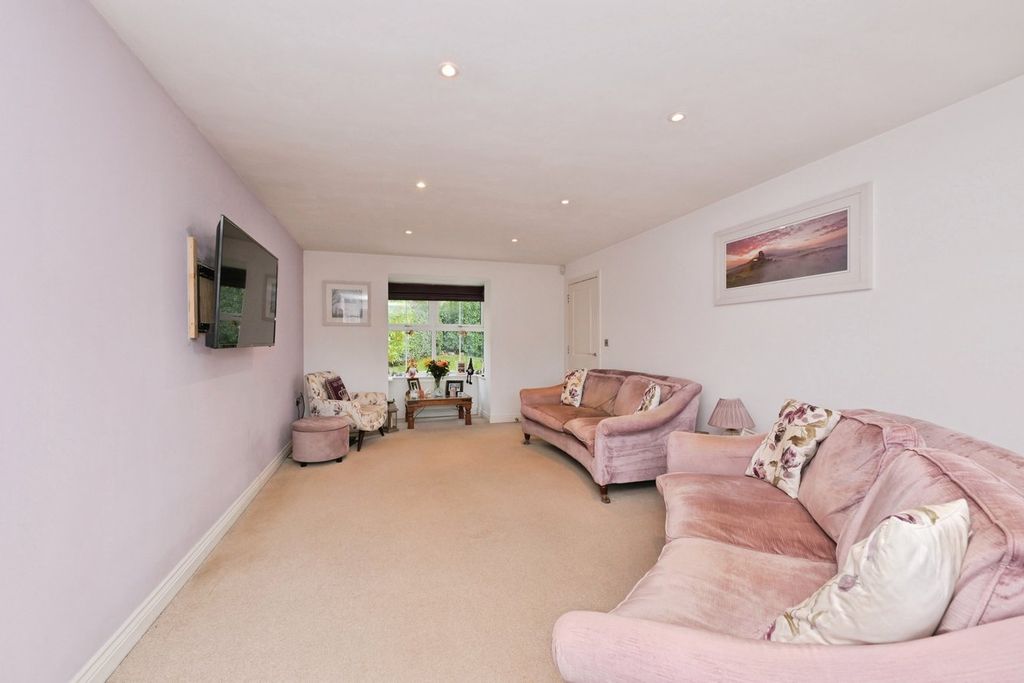 Property photo 2 of 32