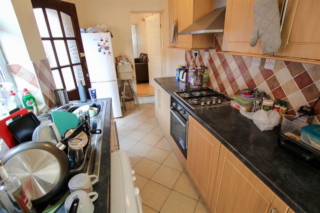 Property photo 3 of 8 Approach