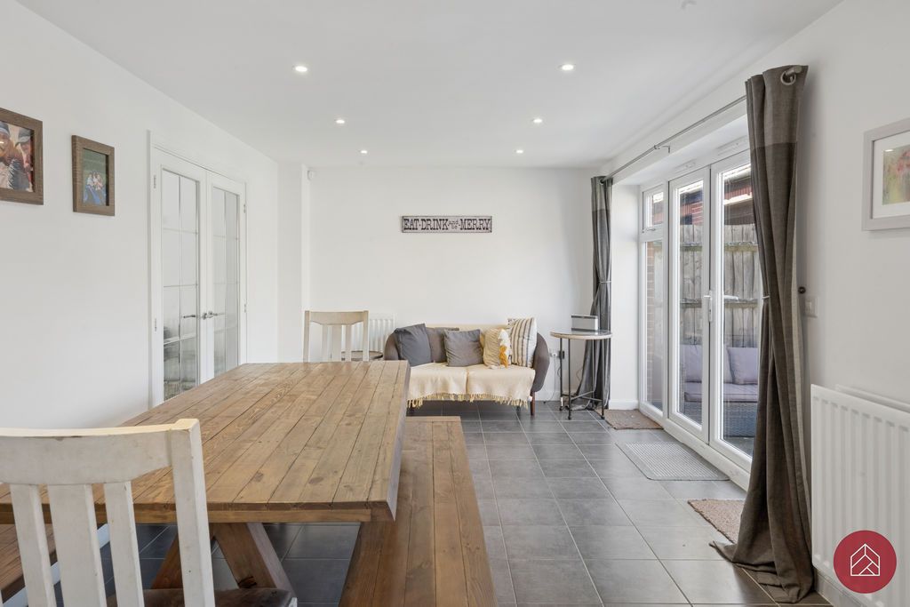 Property photo 3 of 22 Kitchen/Diner