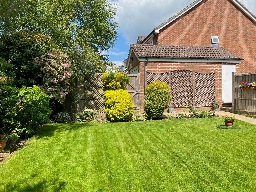 Property photo 3 of 19 Garden