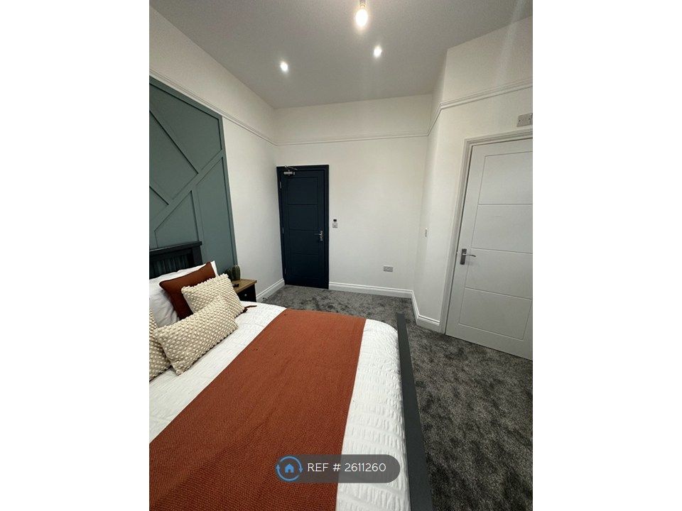 Property photo 3 of 9 Room 3
