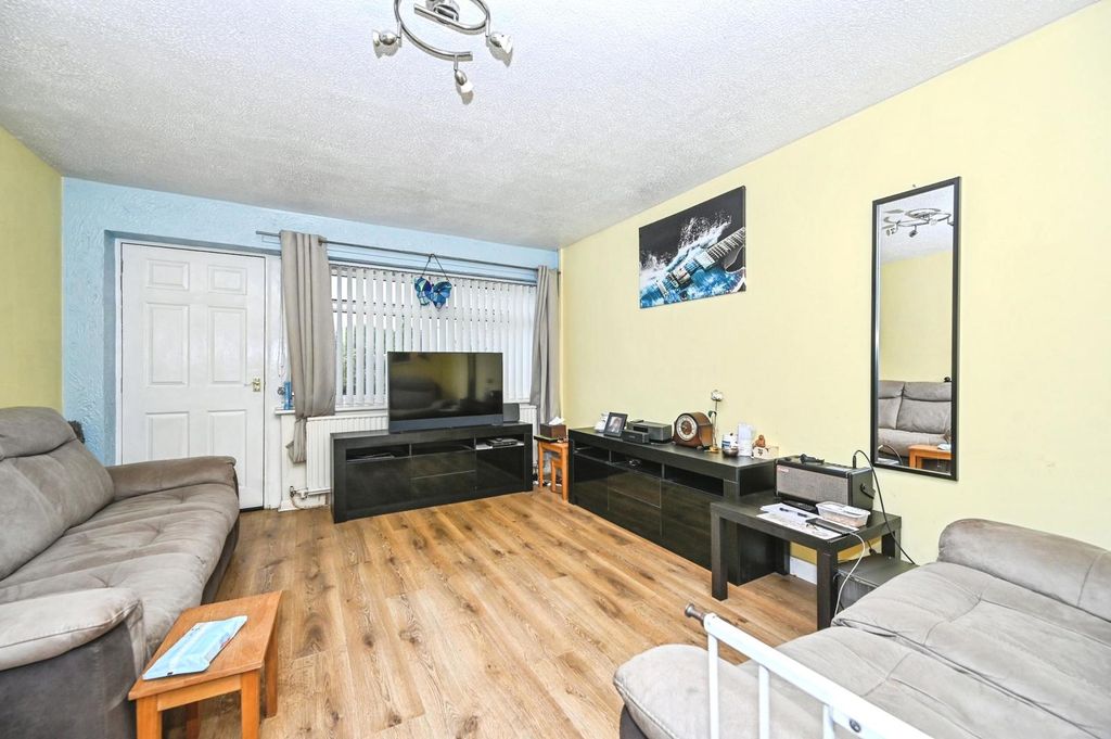 Property photo 3 of 23 Living Room