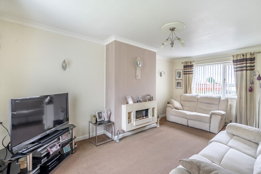 Property photo 3 of 20 Living Room