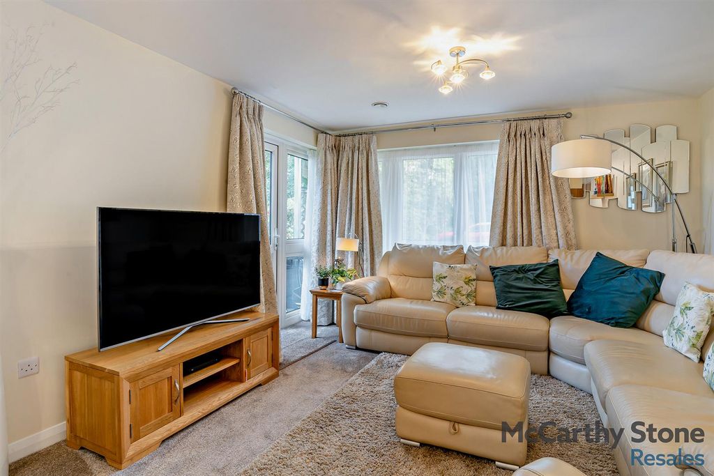 Property photo 3 of 41 8663204-Interior22-800.Jpg