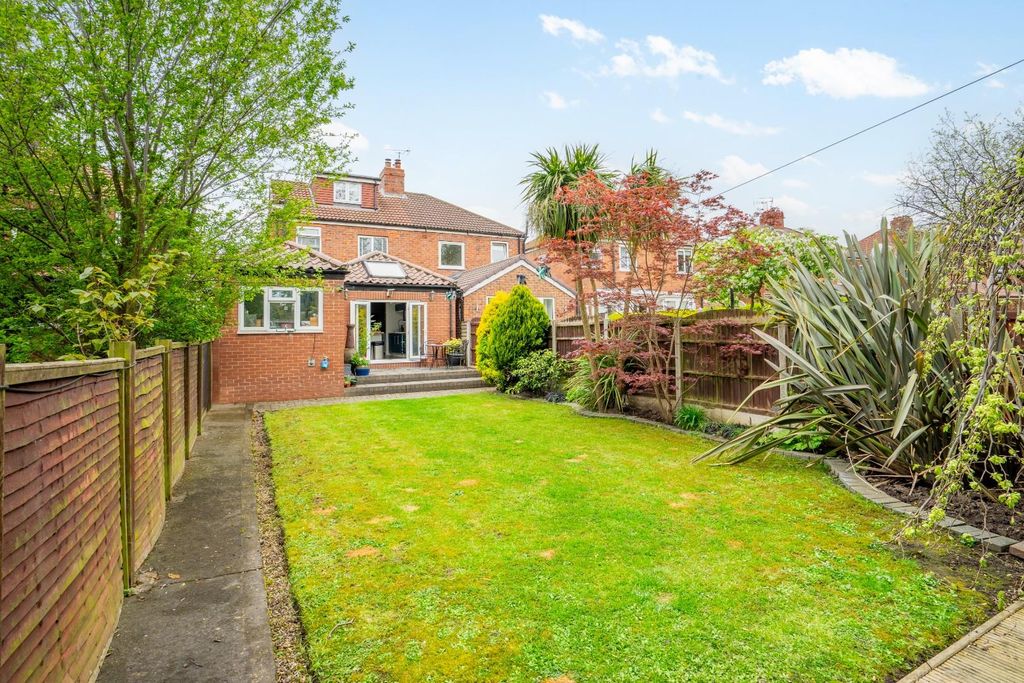 Property photo 2 of 18 Rear Garden