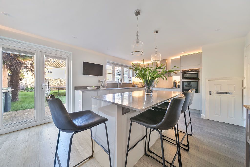 Property photo 3 of 20 Kitchen