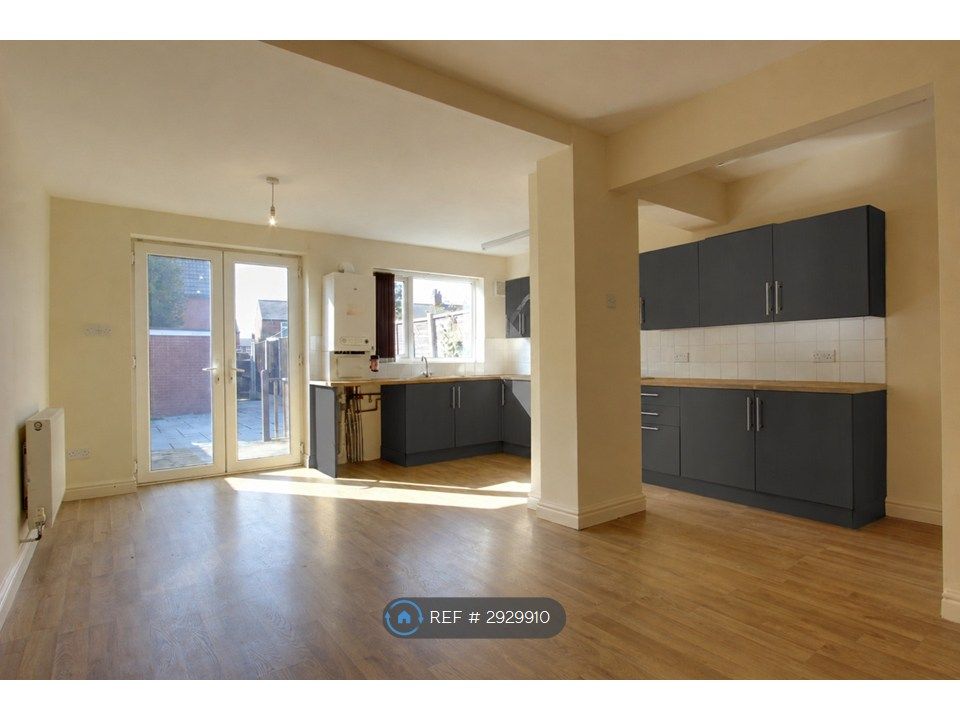Property photo 2 of 12 Kitchen Diner Lounge