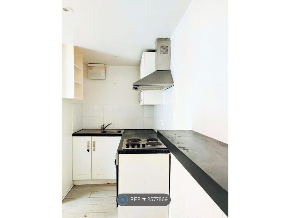 Property photo 2 of 6 Kitchen