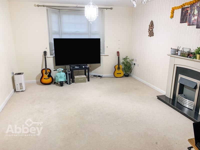 Property photo 3 of 16 Lounge 2