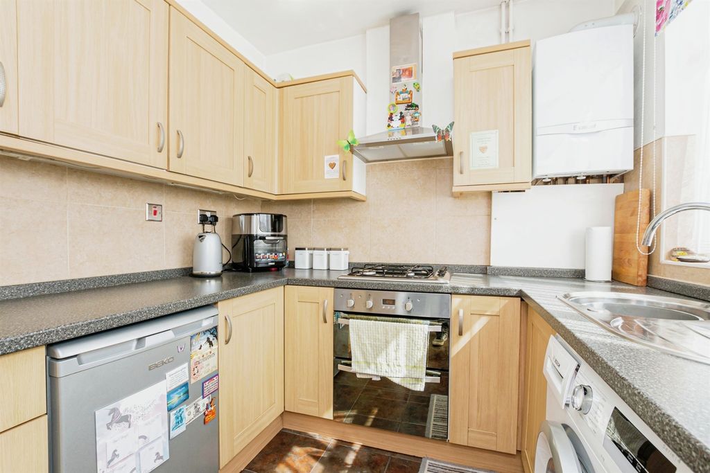 Property photo 2 of 16