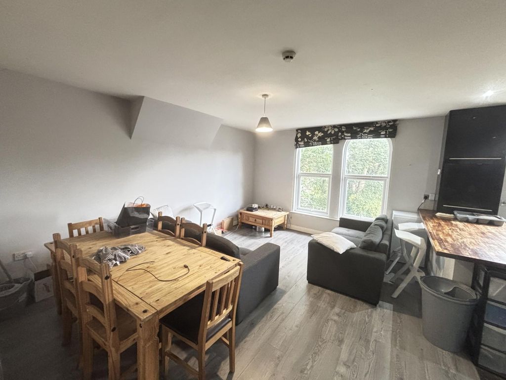 Property photo 2 of 14 A Bright And Welcoming Living Room Featuring A Com...