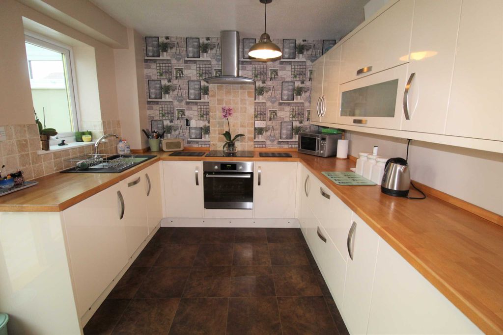 Property photo 3 of 16 Photo