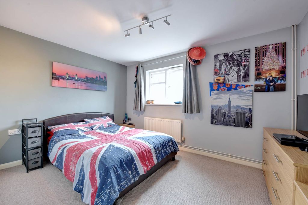 Property photo 3 of 6