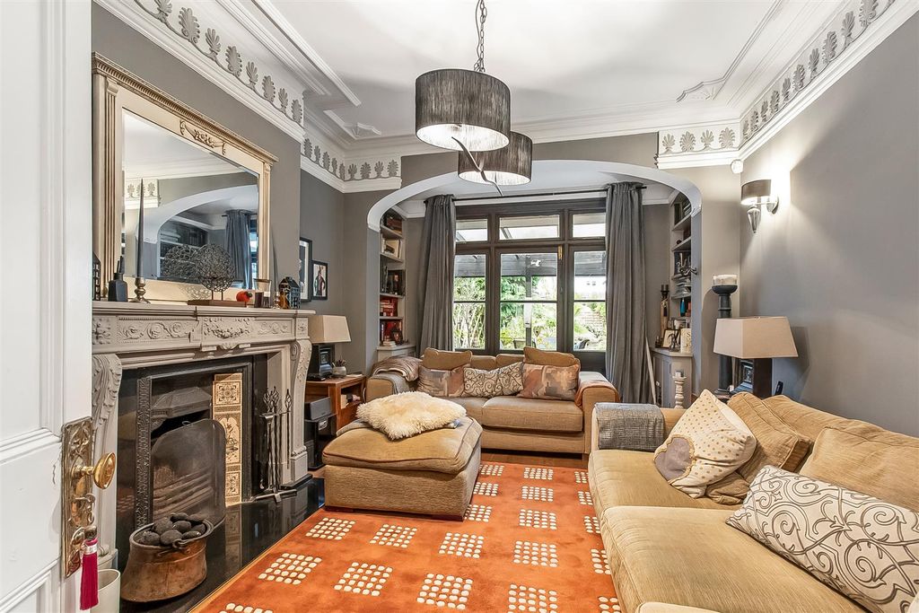 Property photo 3 of 15 Living Room