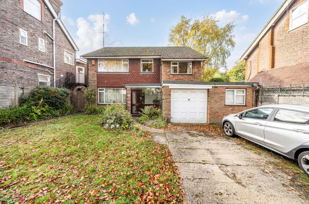 Property photo 1 of 18 1371602-21-68F8c1...