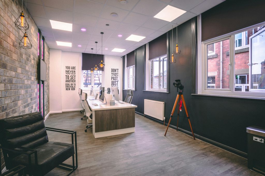 Property photo 3 of 14 N73H7262Hdr.Jpg