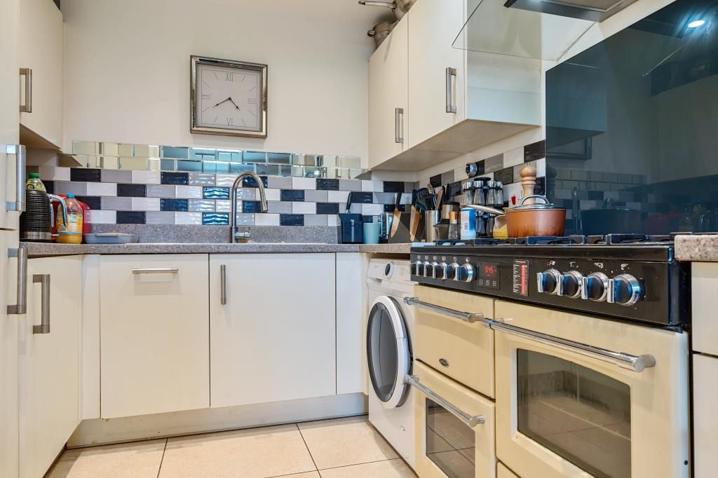 Property photo 2 of 10 Kitchen