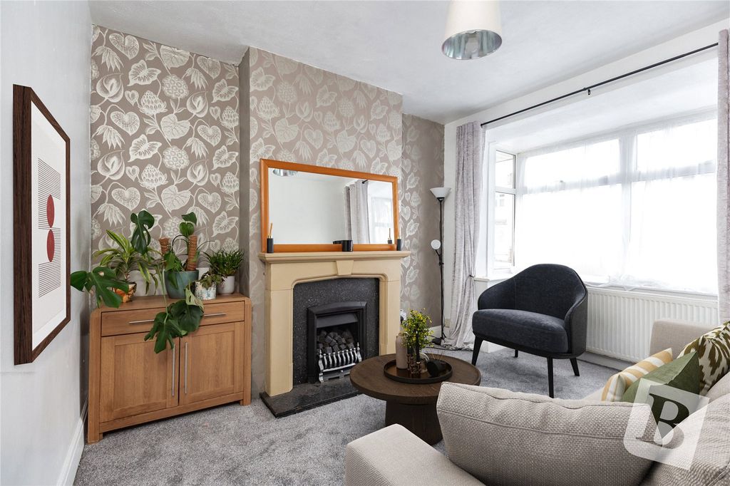 Property photo 2 of 26 Lounge