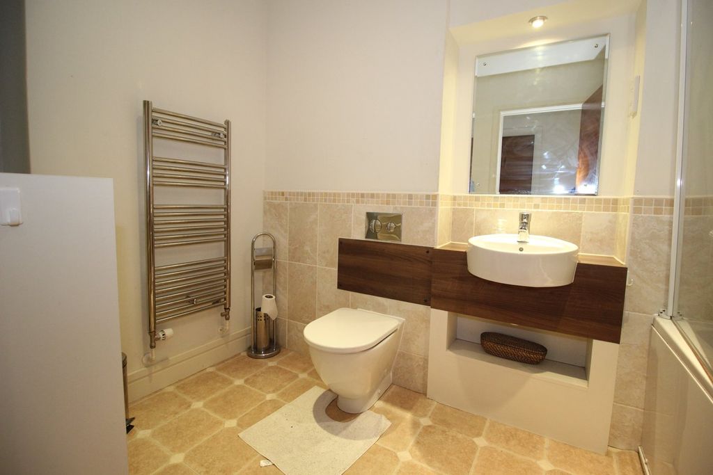 Property photo 3 of 8 Bathroom