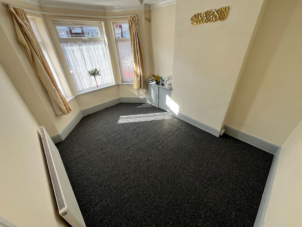 Property photo 2 of 11 4213341