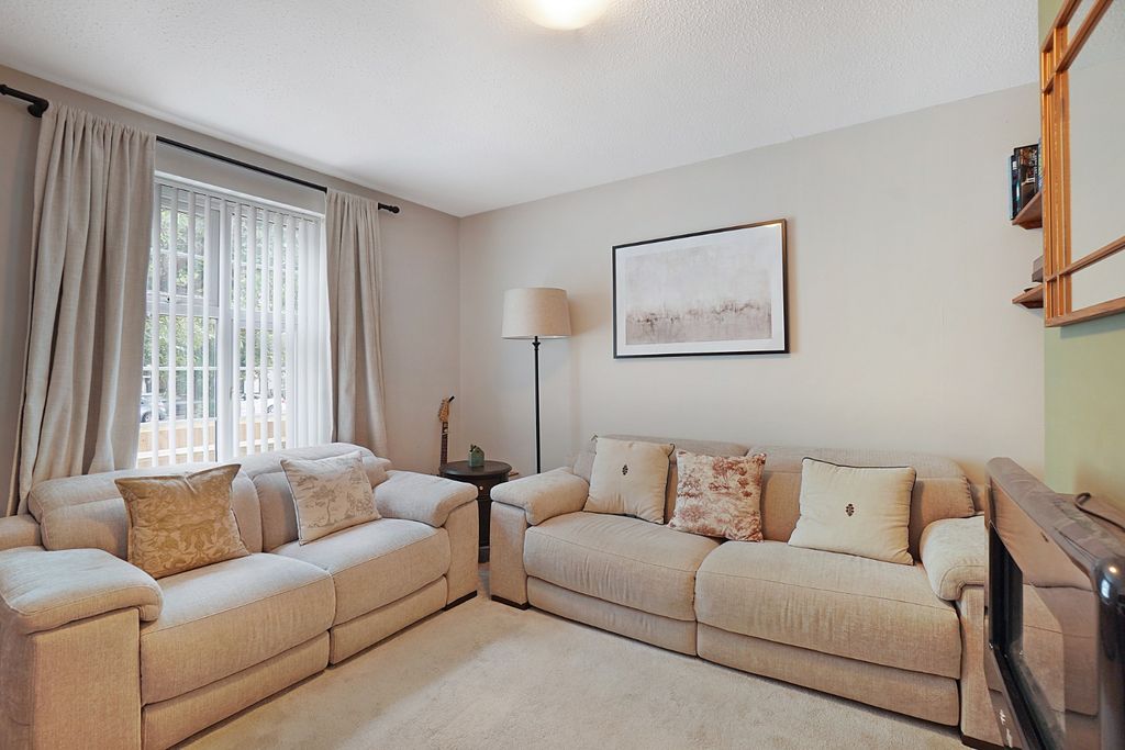 Property photo 2 of 13 4412865
